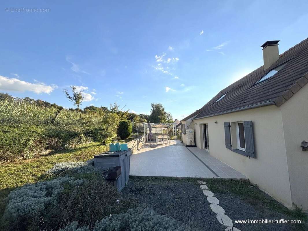 Maison à NUILLE-LE-JALAIS