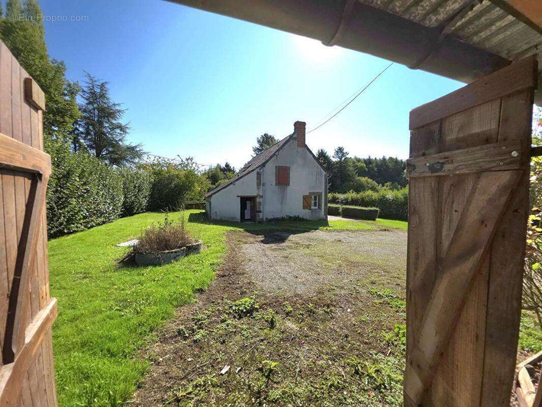 Maison à LA FERRIERE-AU-DOYEN