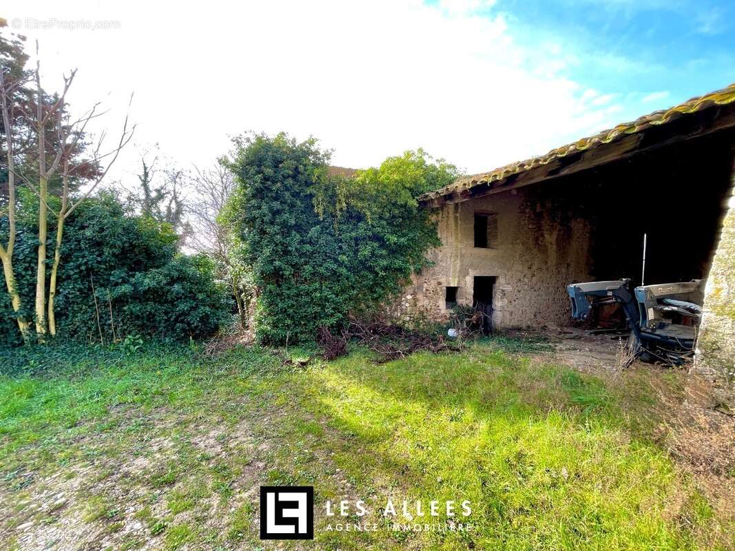 Maison à LES GRANGES-GONTARDES