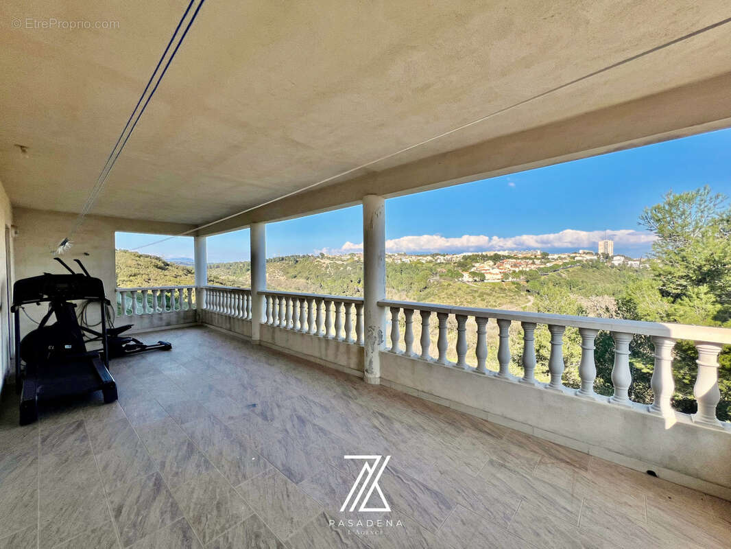 Vente Villa / Maison T5 Contemporaine avec Piscine et Triple Terrasse   Juvignac / Montpellier - photo 12
