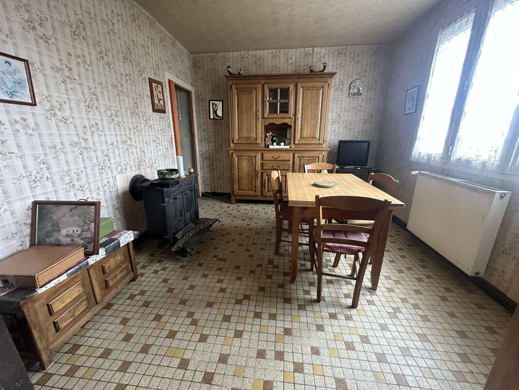 Maison à CELLES-SUR-DUROLLE