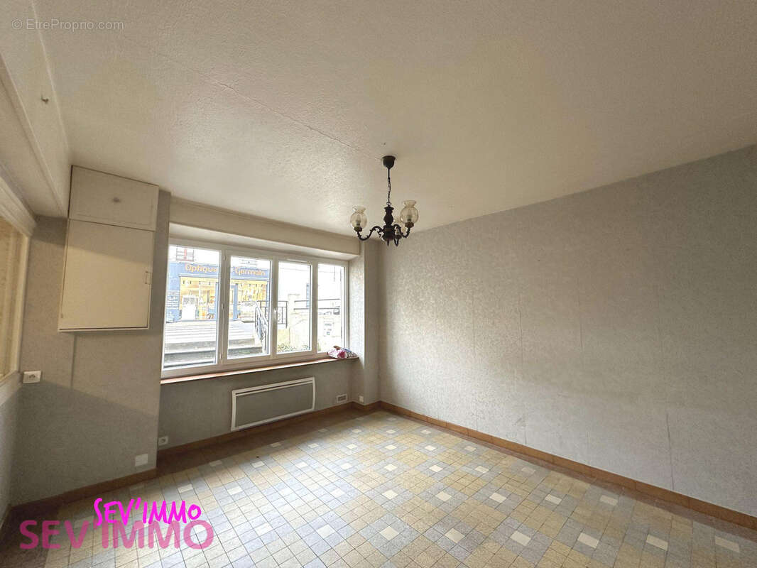 Maison 125 m² à Saint-Germain-Des-Fosses  - photo 5