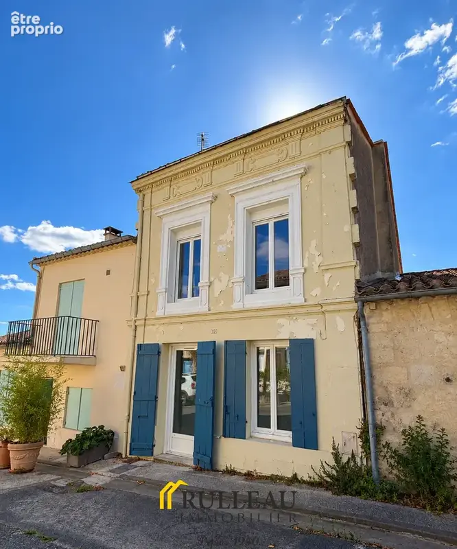Maison en pierre atypique rénovée de 101 m2 avec terrasse et jardin non attenant situé à ASQUES au bord de la - photo 3