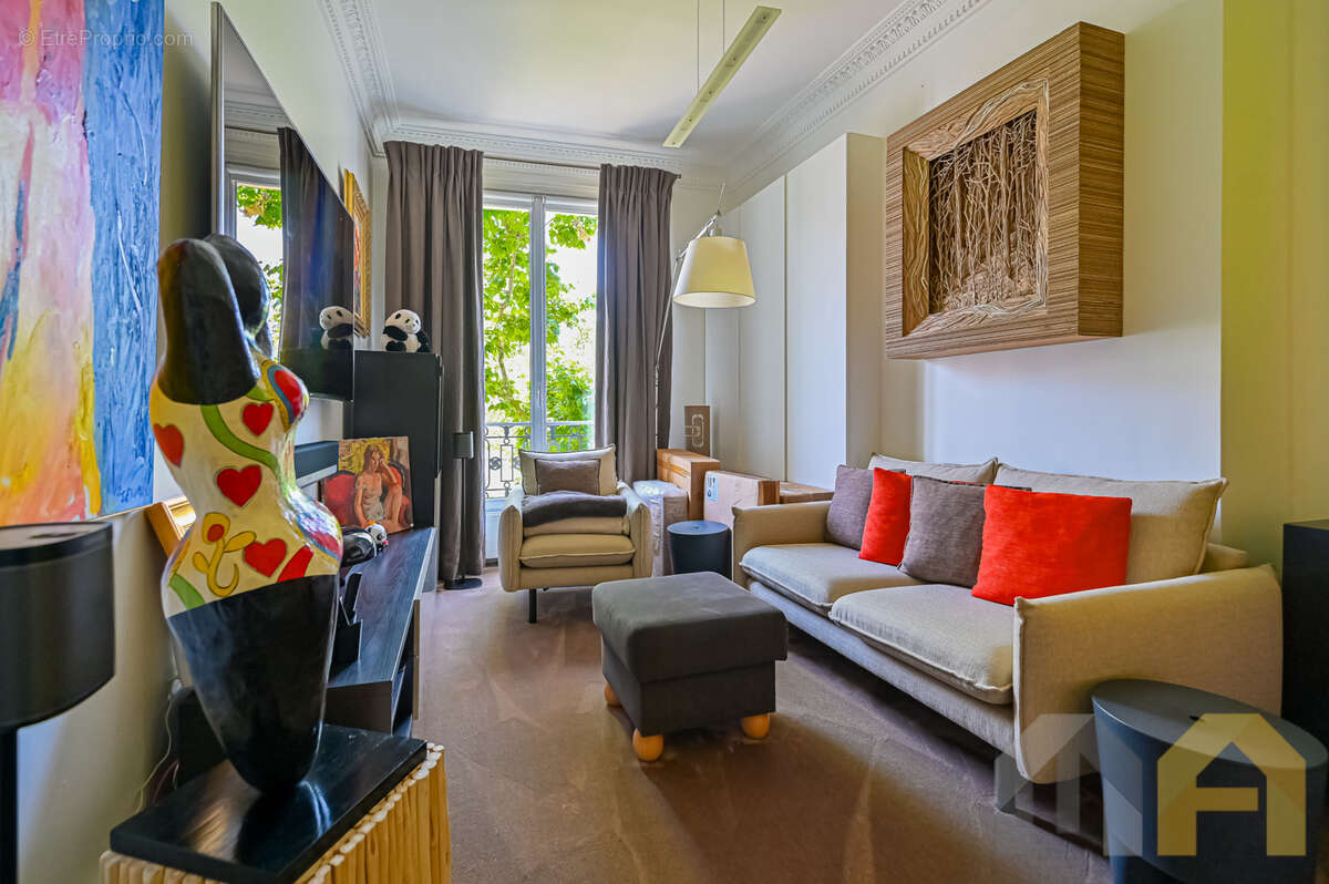 Appartement à PARIS-16E