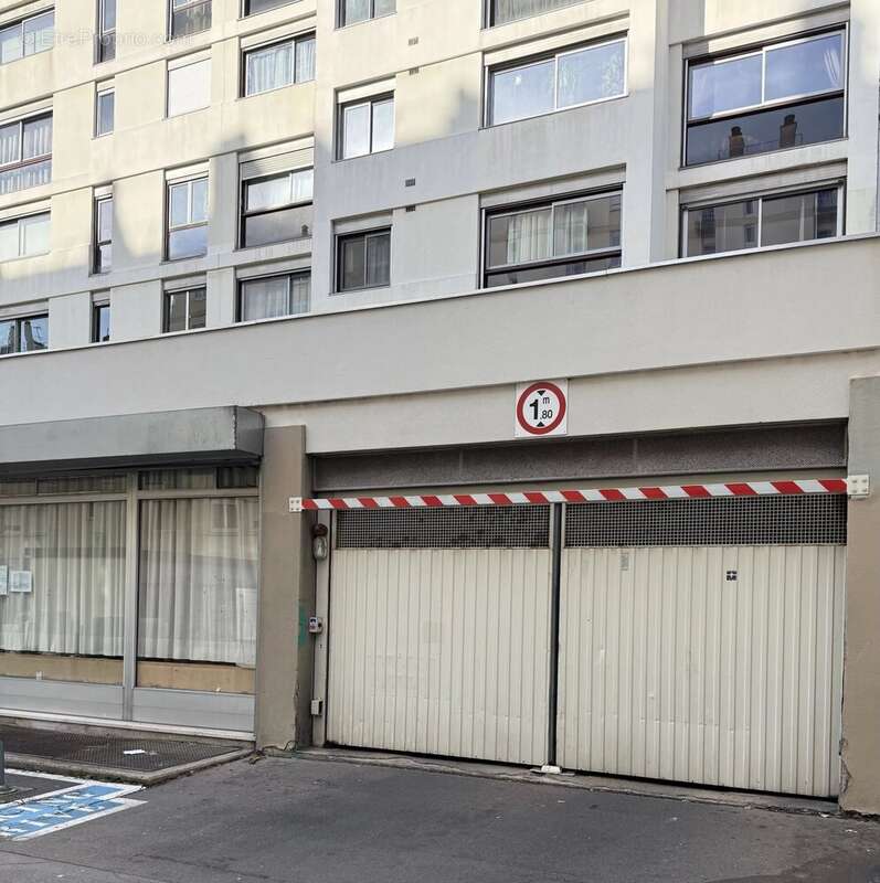 Parking à PARIS-19E