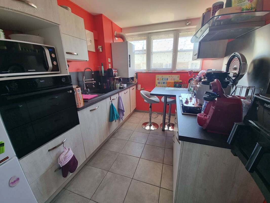 A vendre, appartement 2 chambres avec espace professionnel indépendant. - photo 3