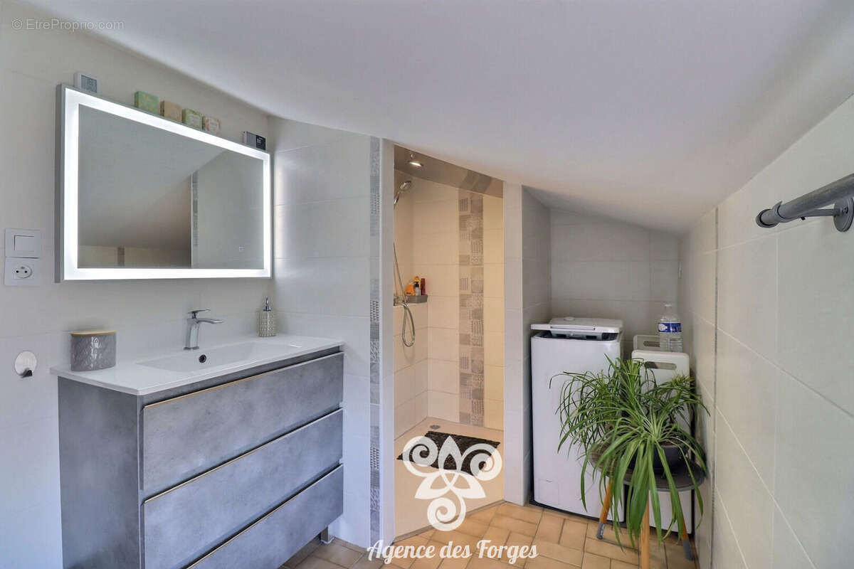 Maison 3 chambres / 102 m2 + dépendance aménageable + cave - photo 7