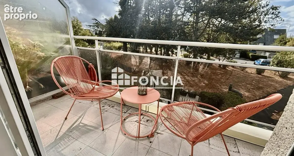 Coquet studio avec grand balcon, au calme - photo 1