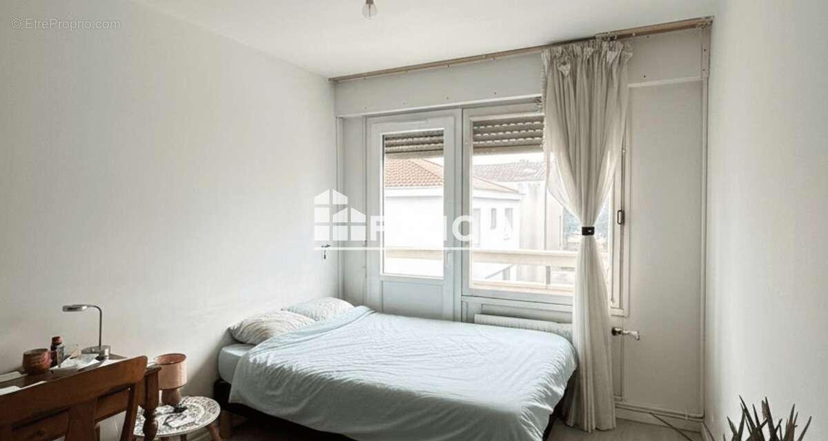 A DEUX PAS DU VIEUX PORT –  T4 de 91 m² avec balcon – Idéal investisseur - photo 5