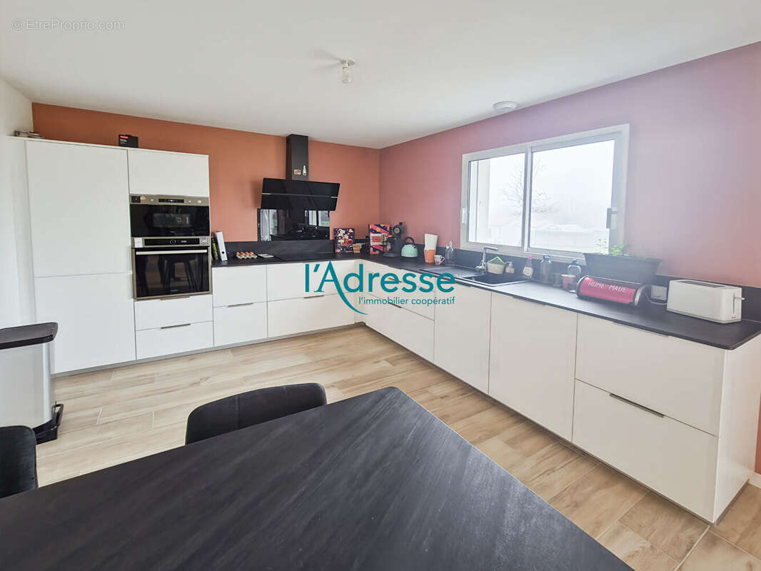 Maison à SAINT-PIERRE-MONTLIMART