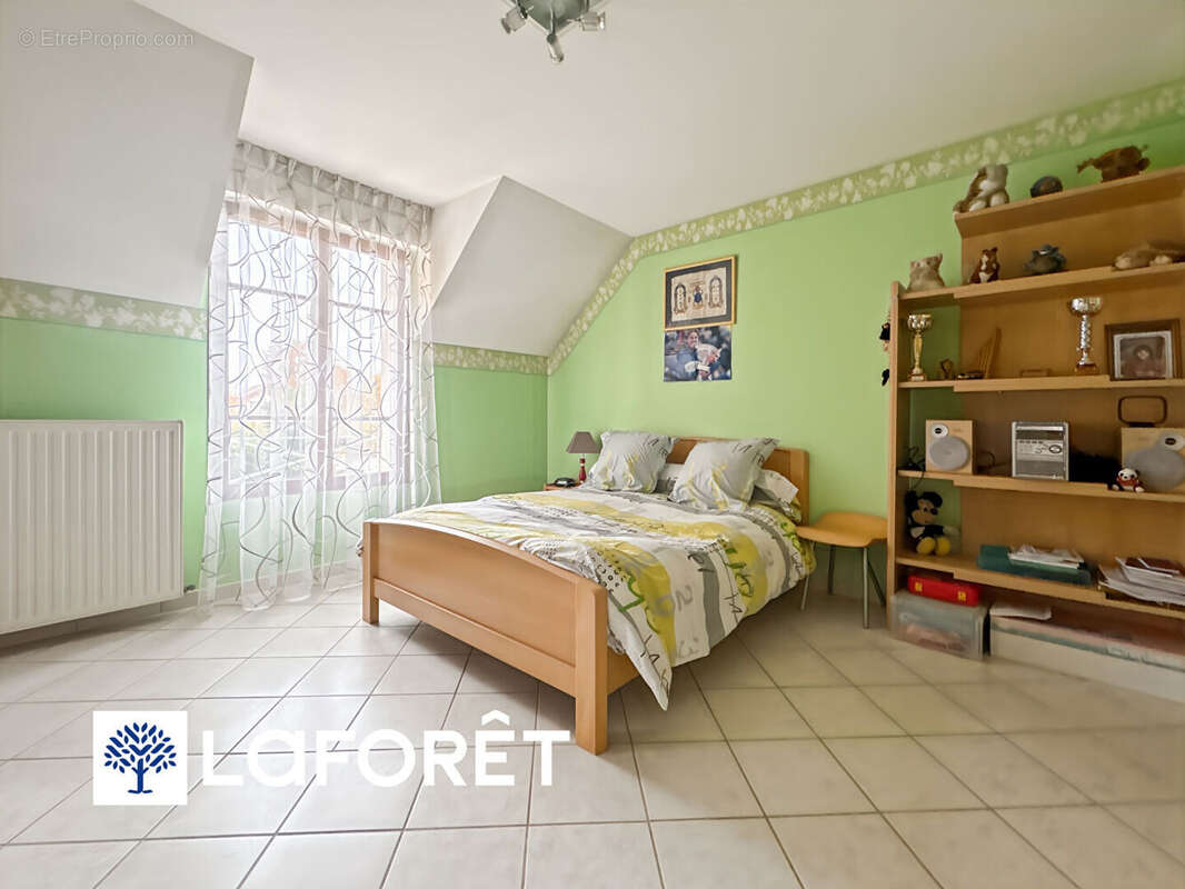 Maison à SAINTE-GENEVIEVE-DES-BOIS