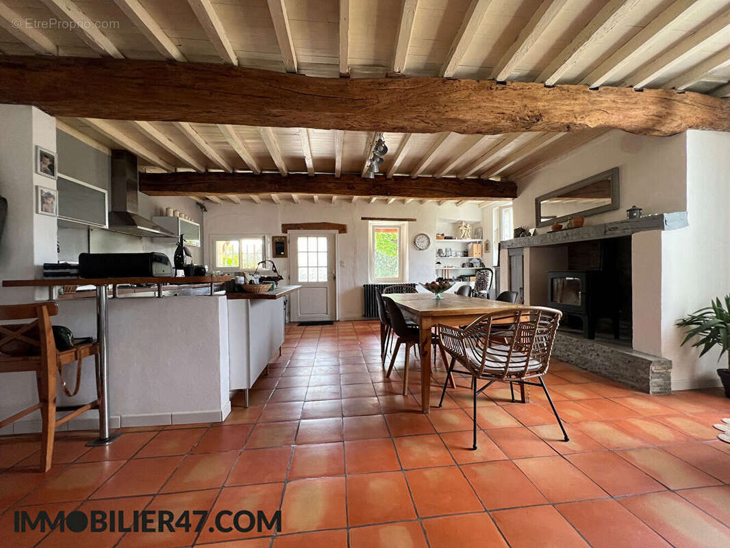Propriété avec piscine et dépendances - photo 12
