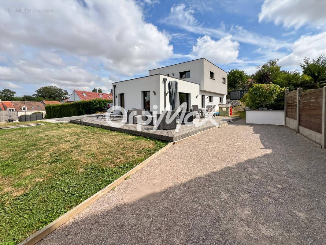 Maison À Vendre 176m2 - photo 1