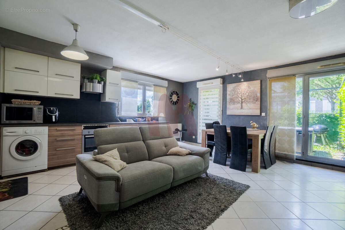 Appartement à MEYZIEU