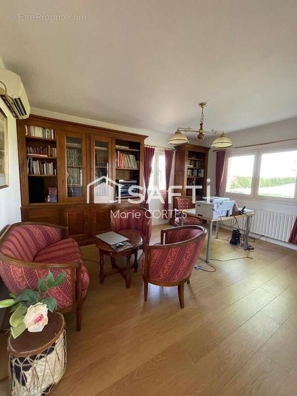 Maison 203 m² à Terre-Clapier  - photo 6