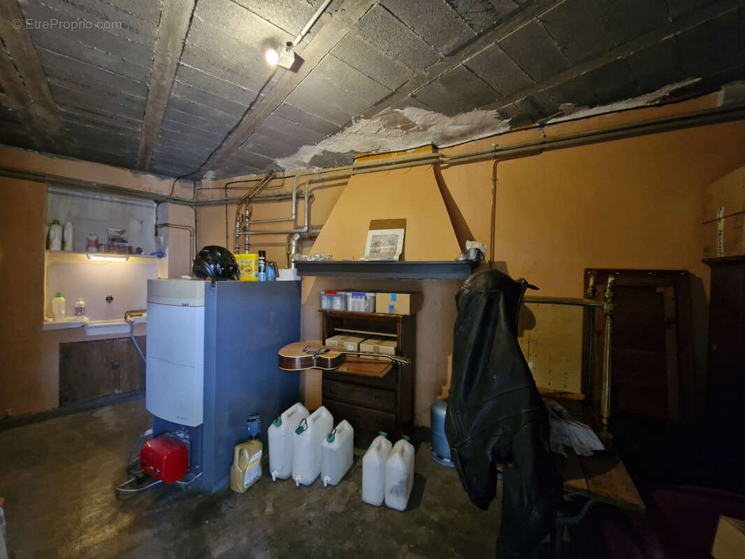 Maison à MURAT-SUR-VEBRE