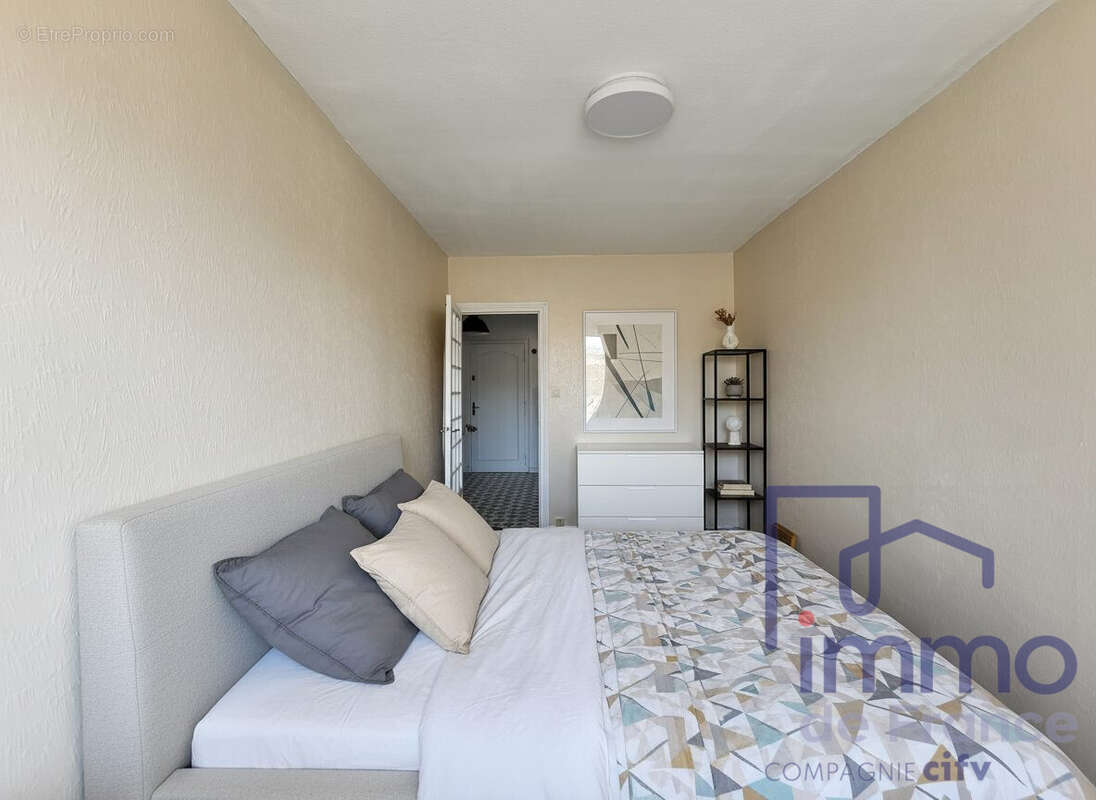 chambre 2 - Appartement à SAINT-ETIENNE