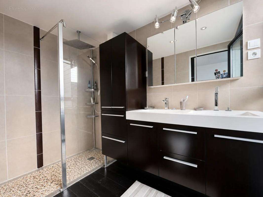 Maison de 6 pièces de 135 m² à Orléans - photo 9