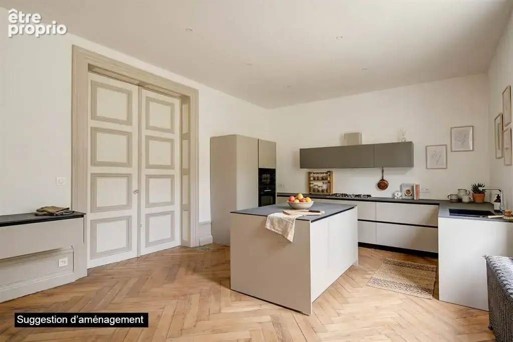 Tours (37000), Indre-et-Loire – Maison rénovée de 330 m², 6 chambres, jardin et 2 parkings - photo 6