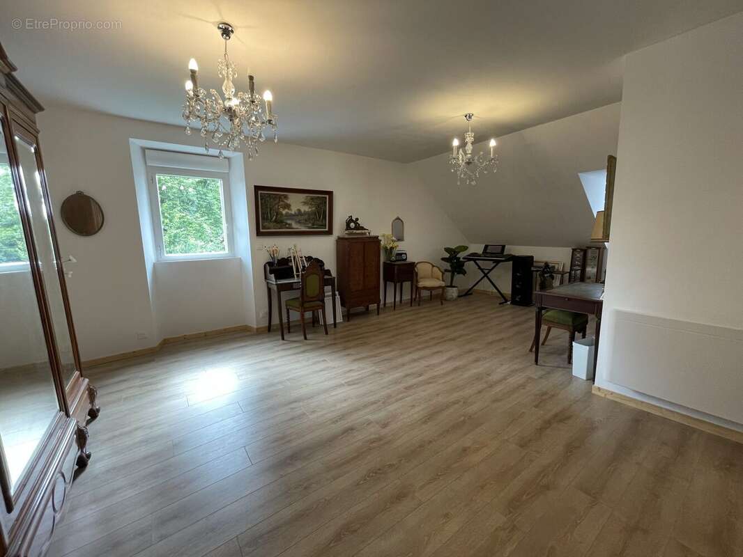 Maison 215 m² à Marly-Gomont  - photo 7