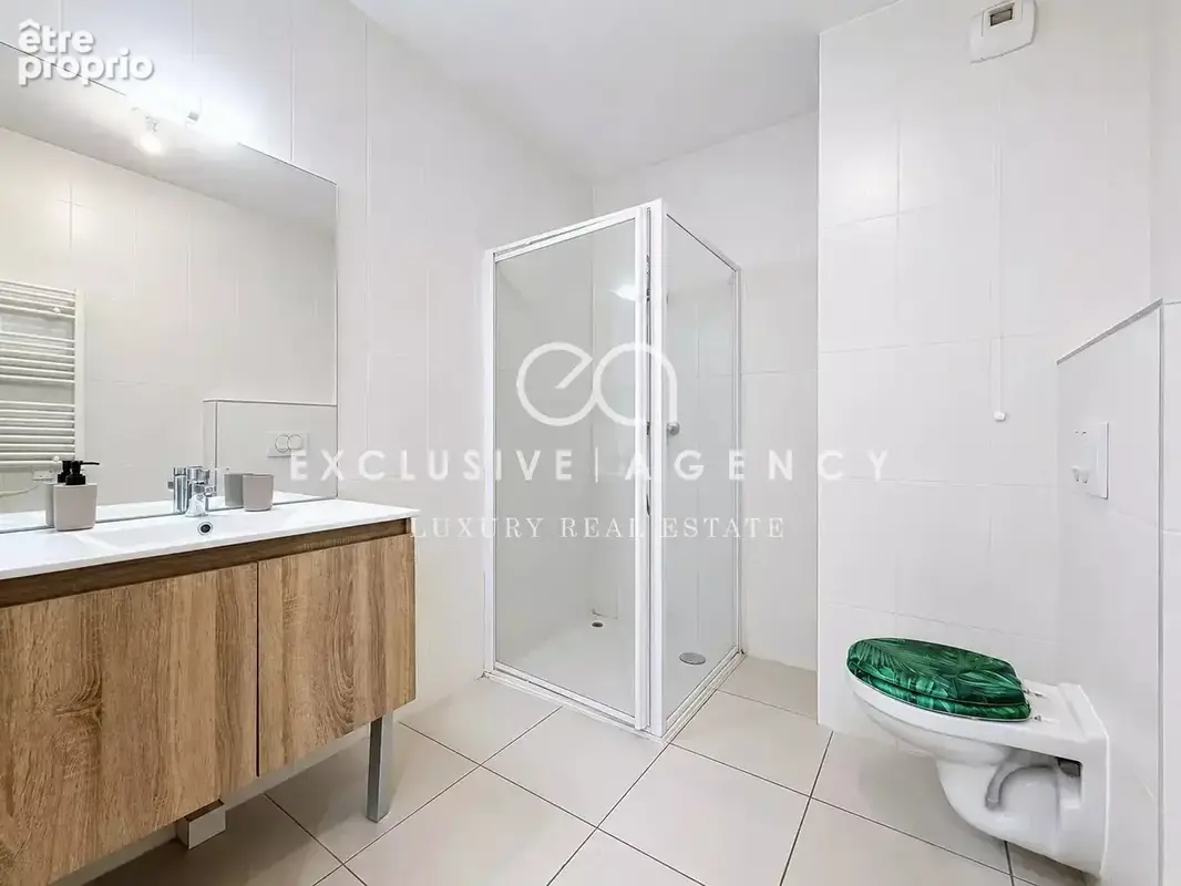 Théoule-sur-Mer – 2 pièces 42m² avec vue dégagée jusqu’à la mer, terrasse, parking et cave - photo 9