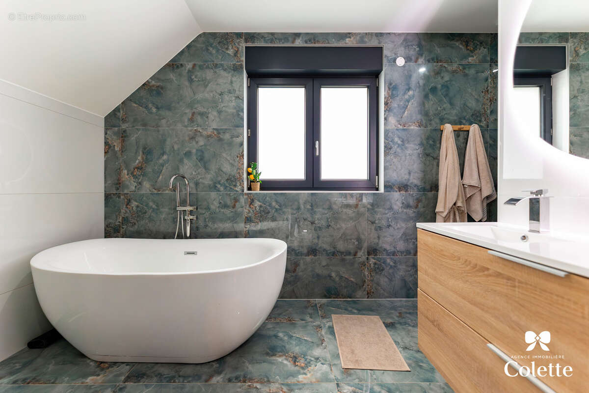 Maison moderne 5 pieces de 136 m2 avec piscine - photo 9