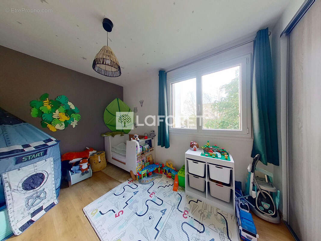 Appartement à LES CLAYES-SOUS-BOIS