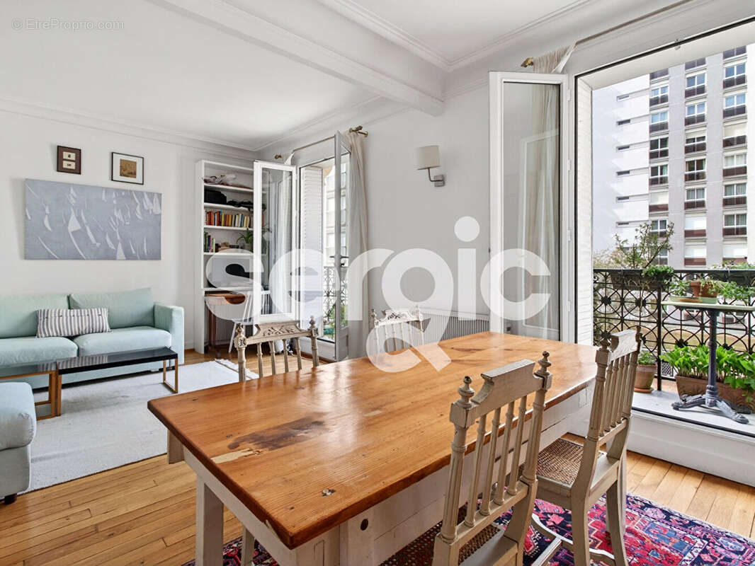 Appartement à PARIS-14E