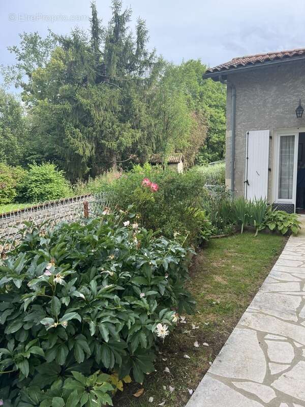 Maison à vendre 4 pièces CHAMPAGNE MOUTON (16) - photo 2
