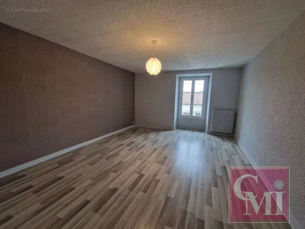 Maison à SAINT-CHERON