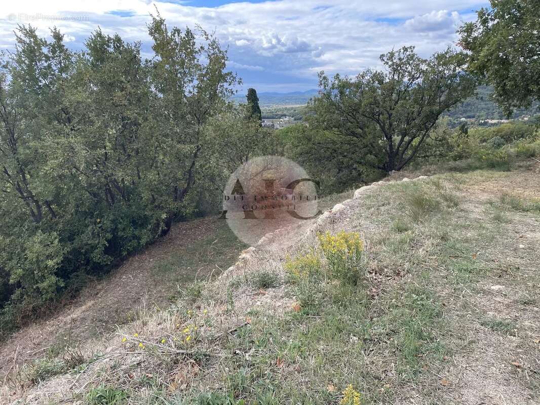 Terrain à MONTAUROUX