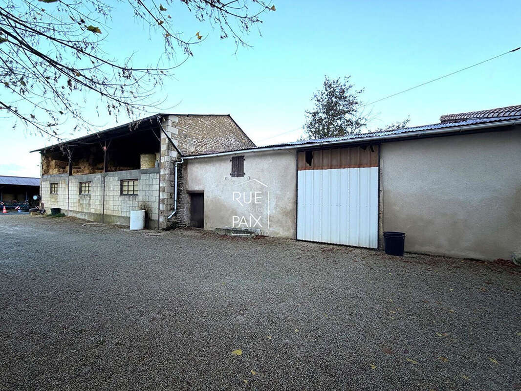 Maison à AZAY-LE-BRULE