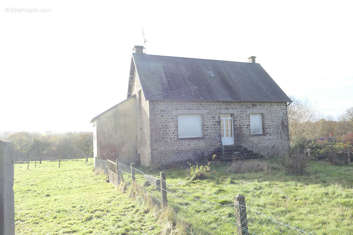 Maison à SAINT-CLEMENT-RANCOUDRAY