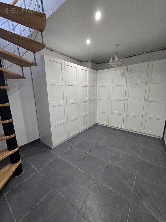 Appartement T3 entièrement  rénové avec potentiel de creer - photo 7