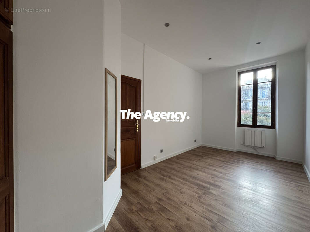 Appartement à MARSEILLE-5E