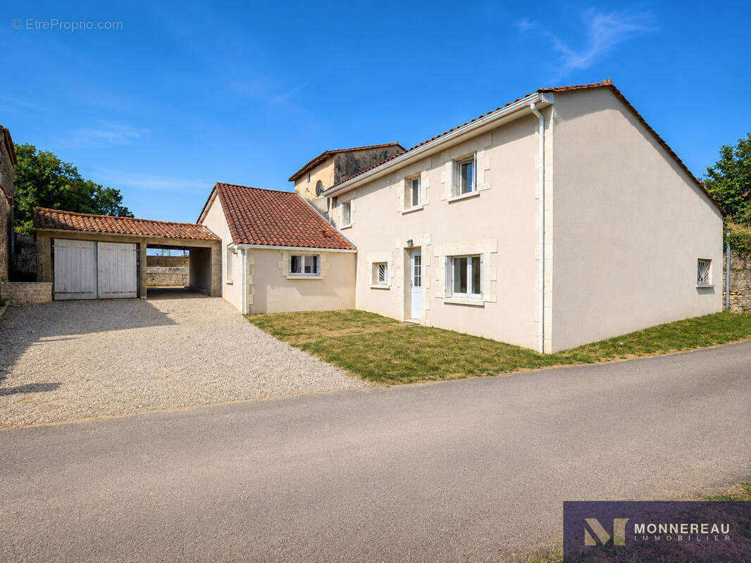 Maison à CHATEAUNEUF-SUR-CHARENTE