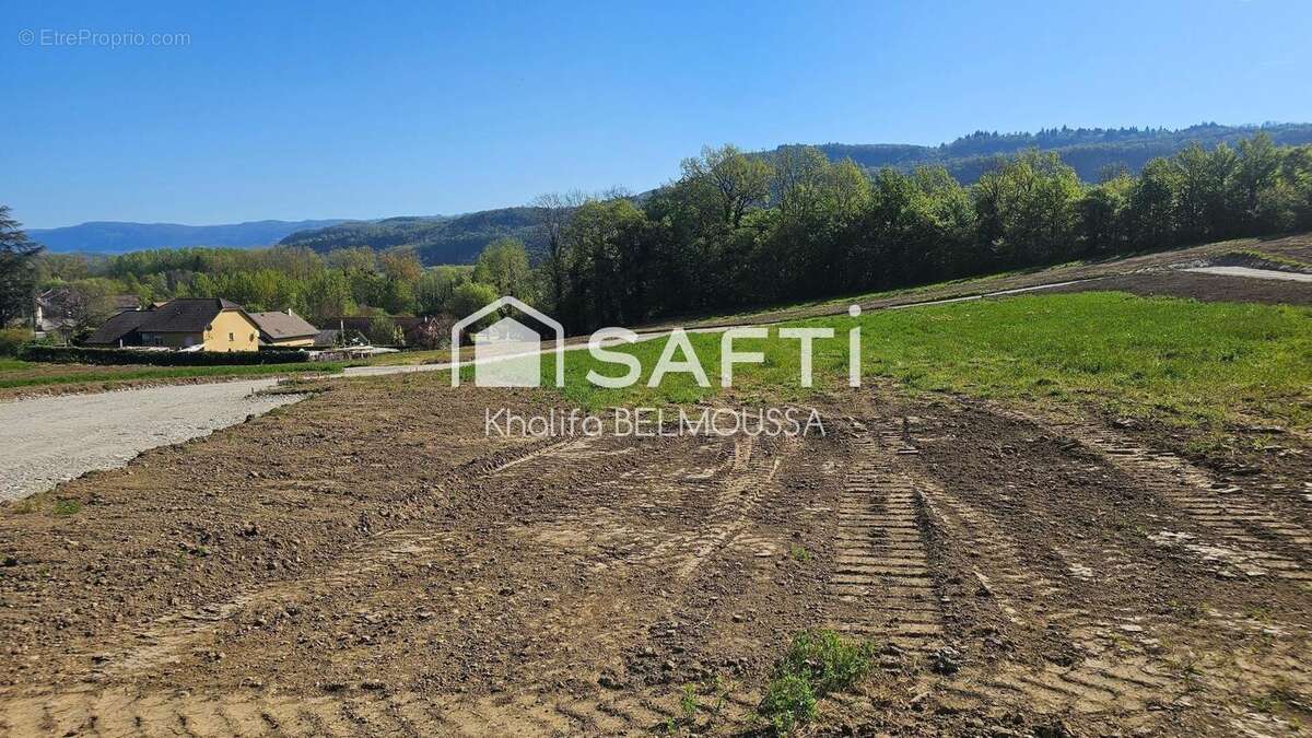 Terrain 917 m² à Cressin-Rochefort  - photo 4