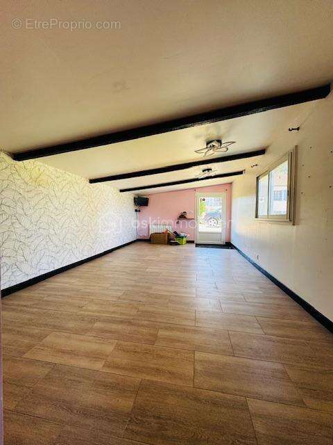 Charmante maison 130M² 4ch, garage + local pro ou locatif 3455M² terrain Savigné 86400 - photo 8
