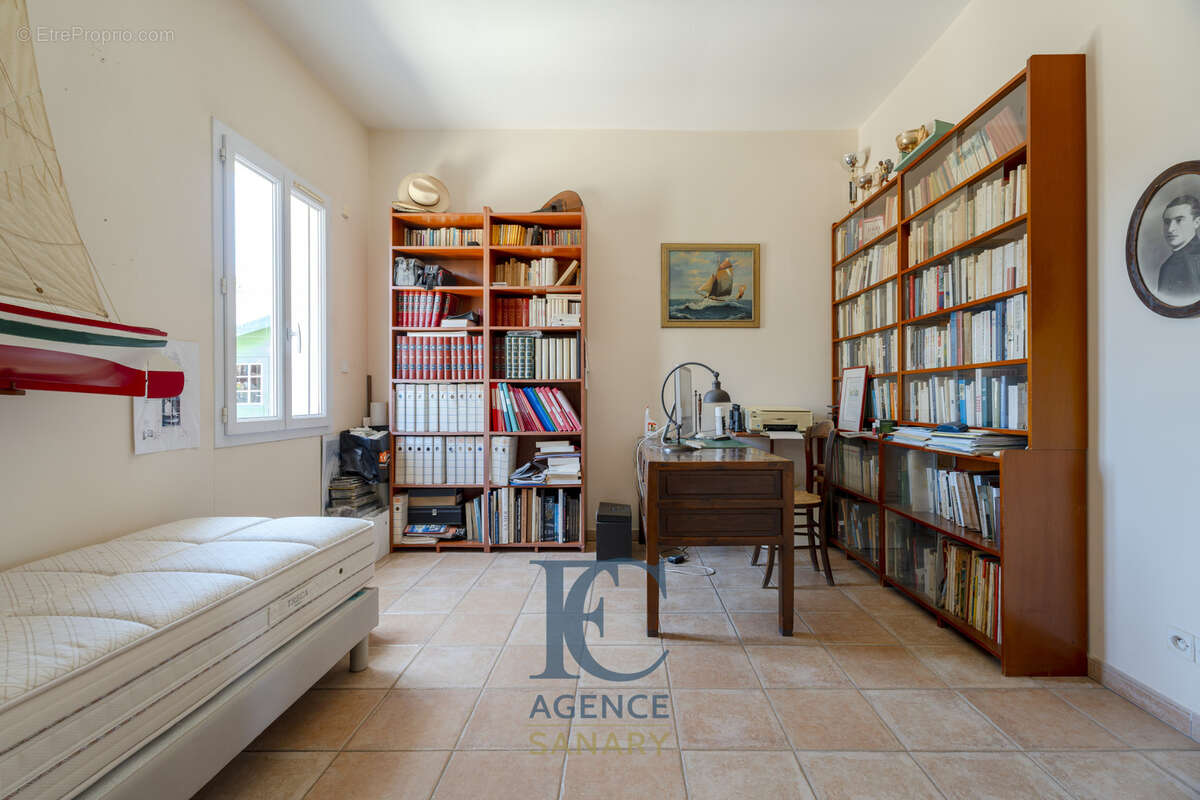 Maison à SAINT-CYR-SUR-MER