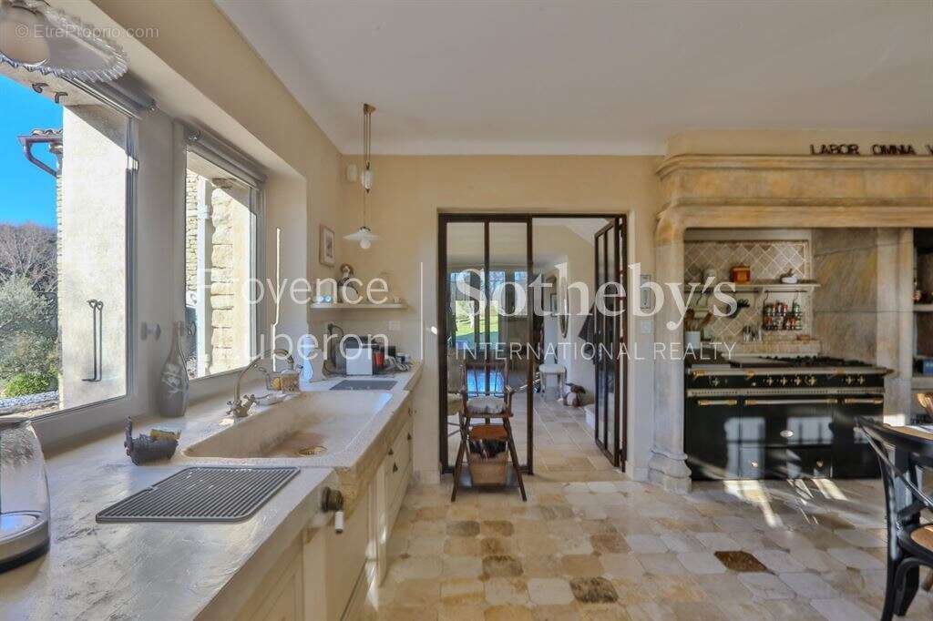 Maison à GORDES