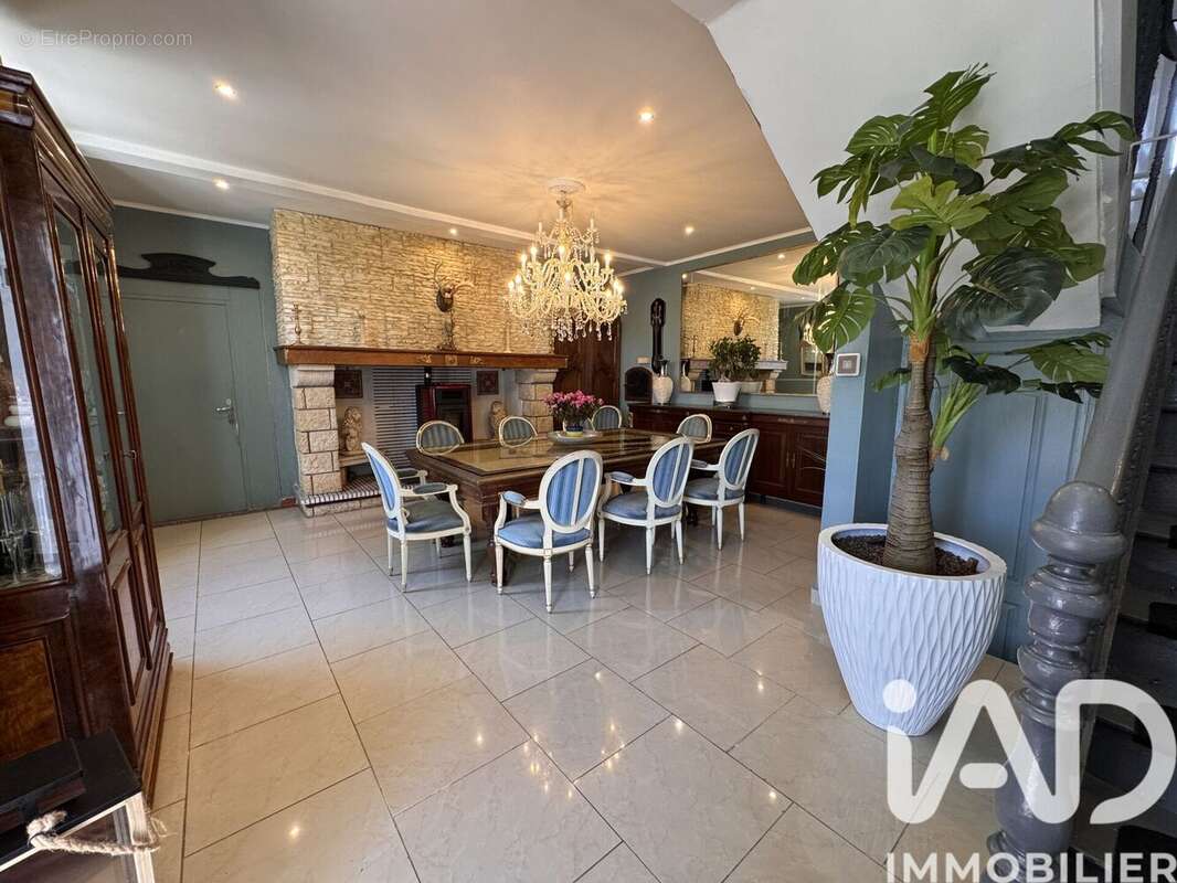 Maison 181 m² à Lamarque-Pontacq  - photo 5