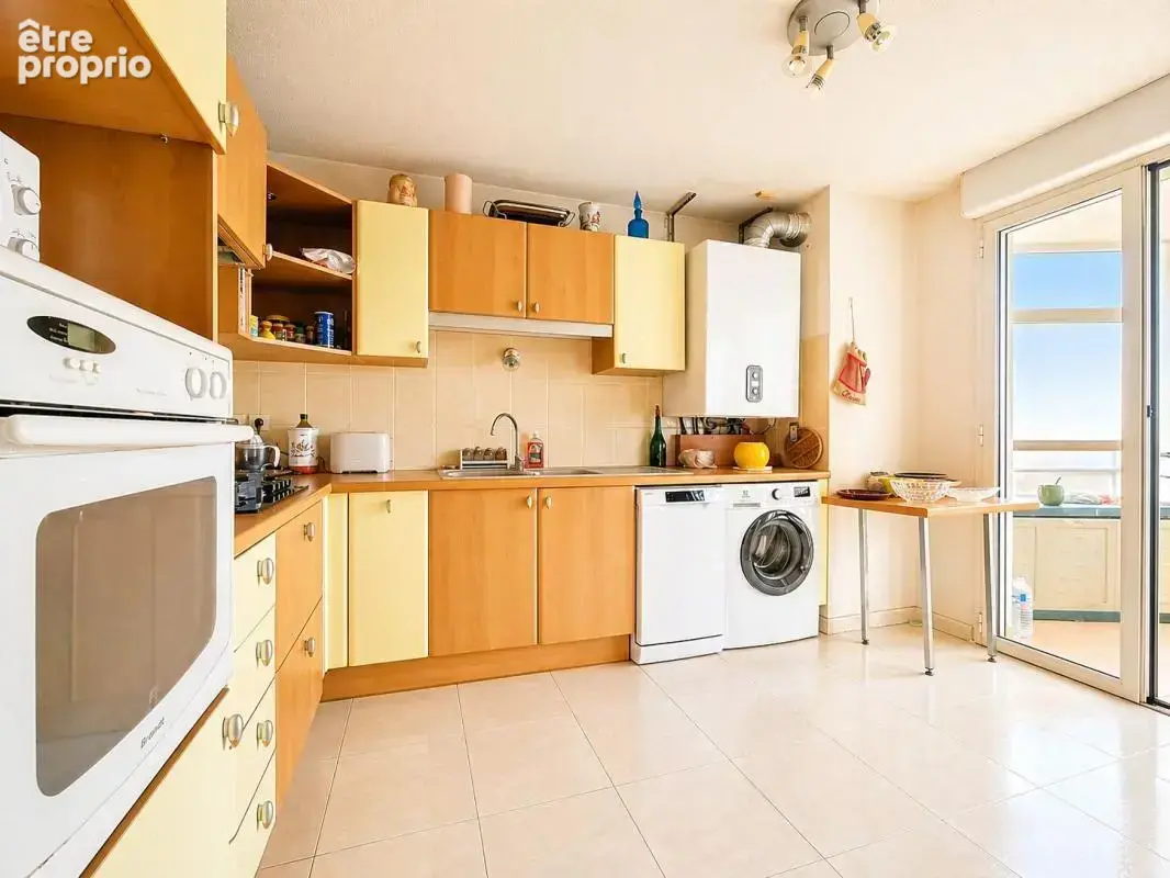 Vue mer panoramique à 180° – Superbe 4 pièces avec terrasse, piscine et garage ! - photo 5