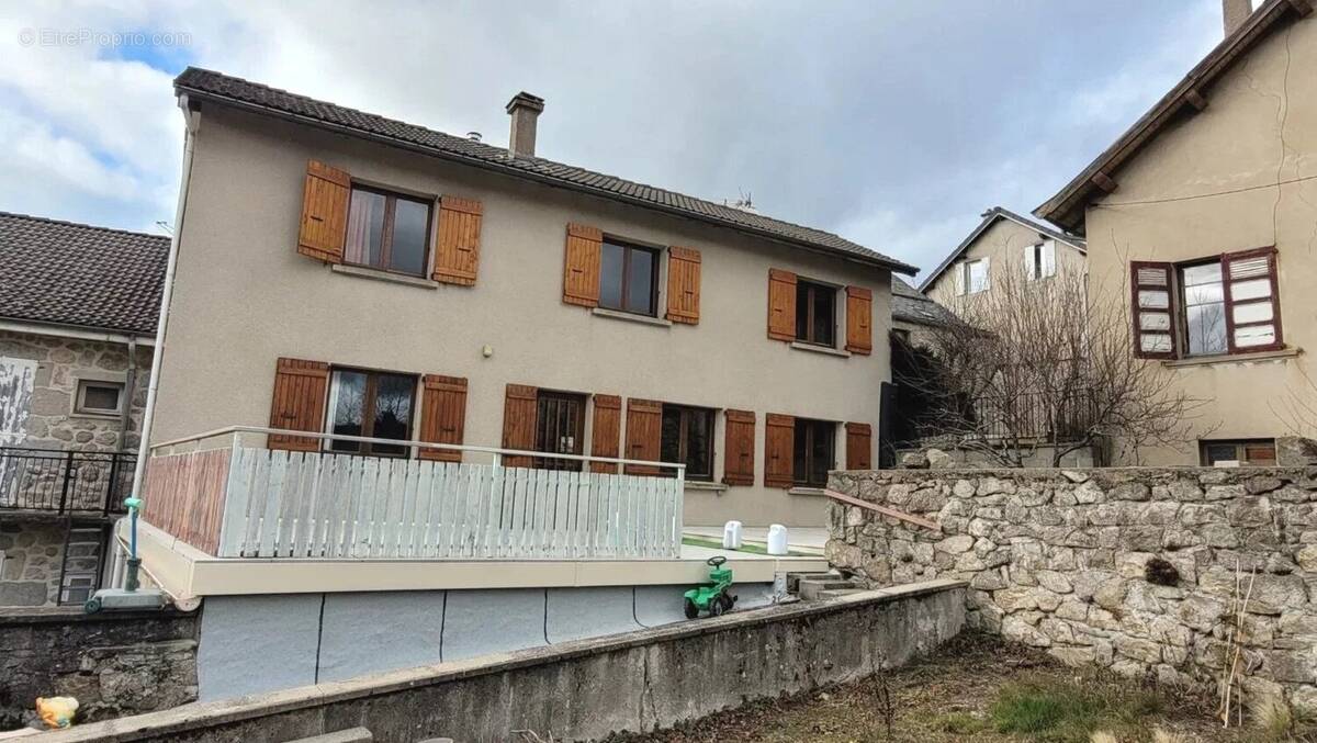 Maison à LE CHAMBON-SUR-LIGNON