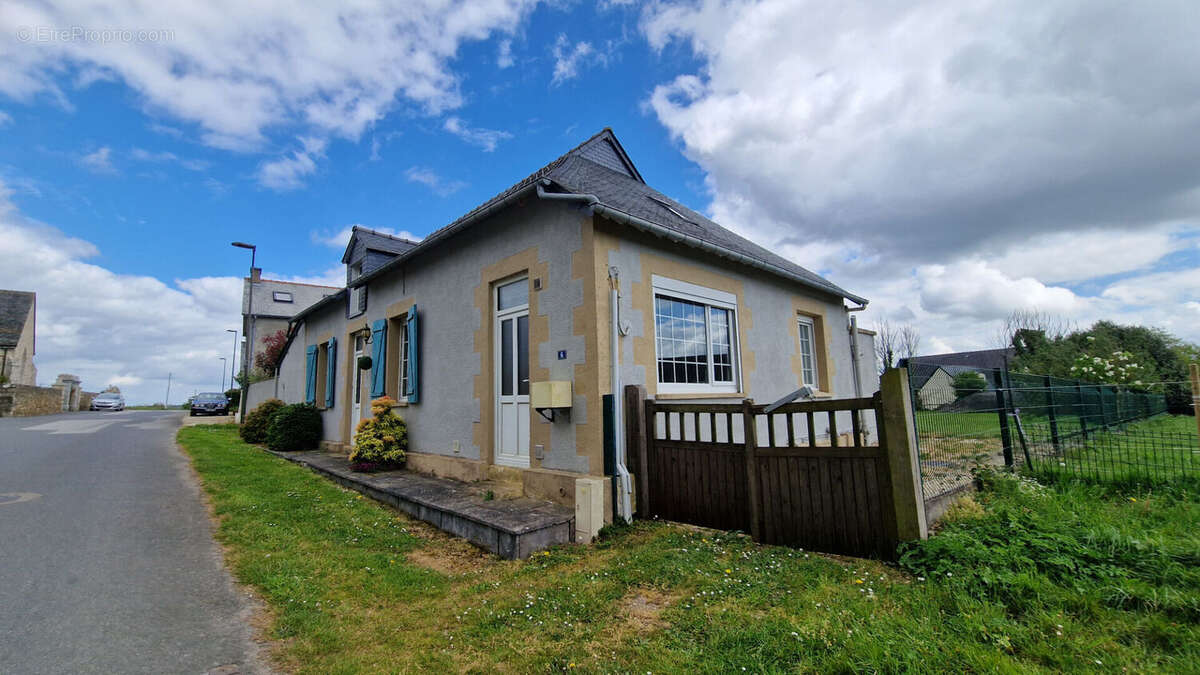 Maison à PLOUGUENAST