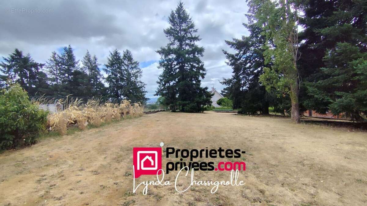 Parcelle constructible - Côte Roannaise - 1100 m2 - photo 2