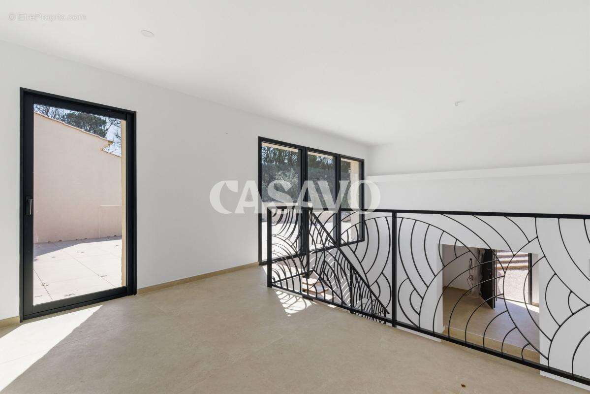 Maison à LE PUY-SAINTE-REPARADE