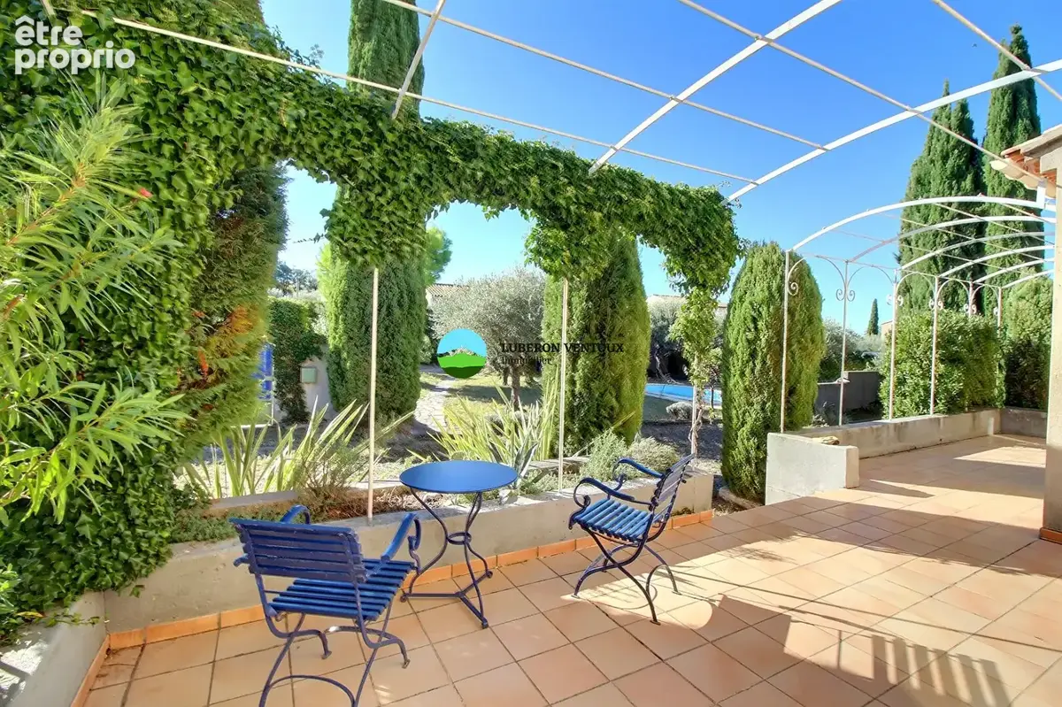 Sur le haut de Caromb 150m² habitable, 3 chambres, piscine terrain arboré... - photo 3