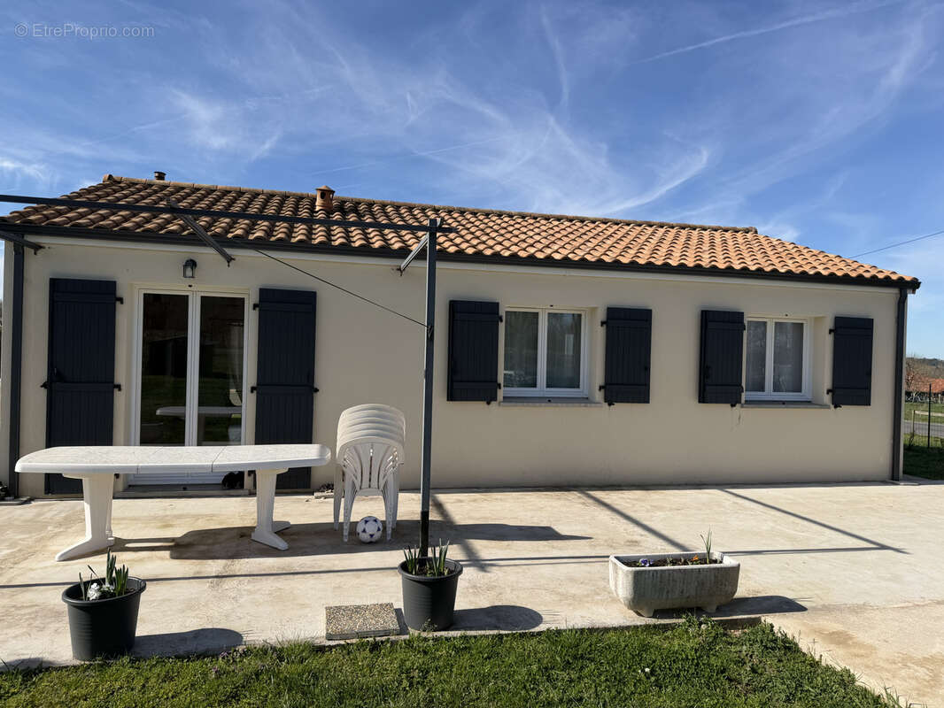 Maison à LA ROCHE-CHALAIS