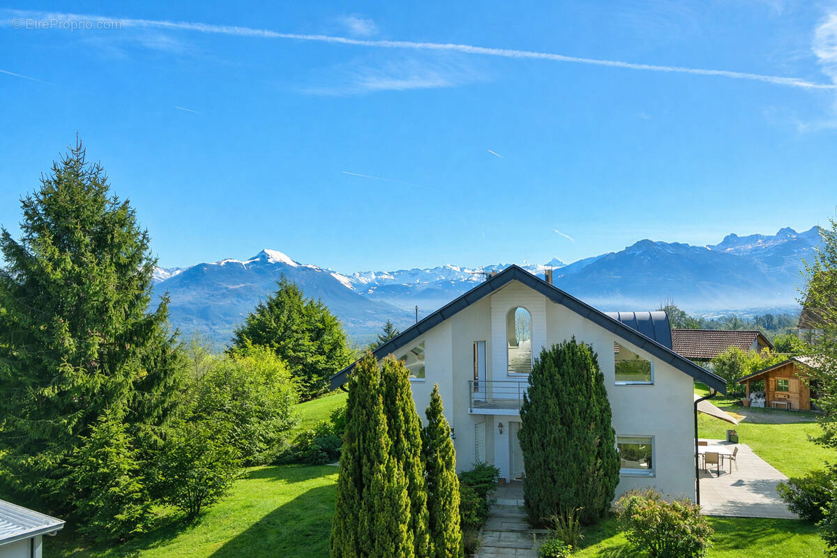 Maison à PERS-JUSSY