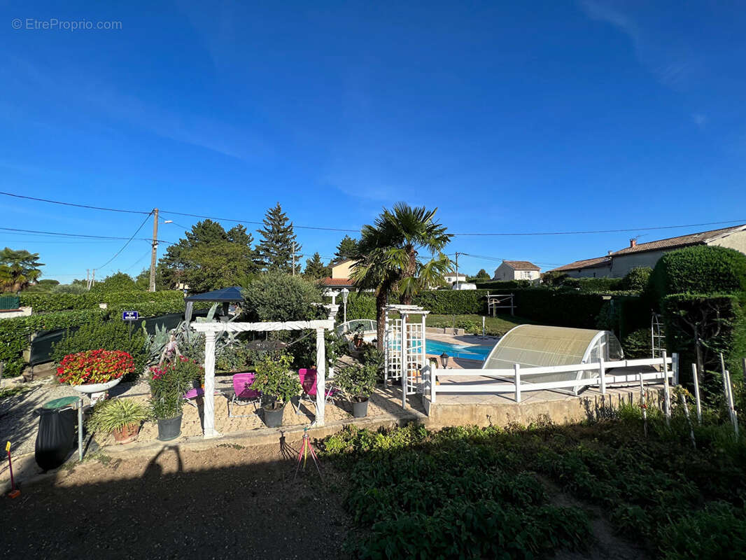 Terrain à CLONAS-SUR-VAREZE